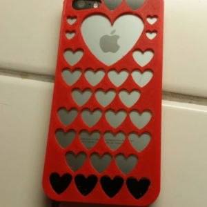 Kalp şekillerinden oluşan iphone kılıfı